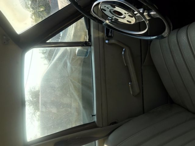 1972 Mercedes-Benz 200-Series Sedan