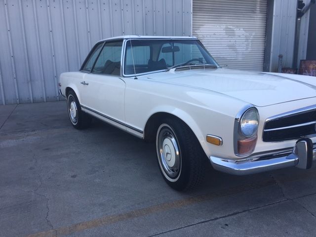 1970 White Mercedes-Benz SL-Class Convertible