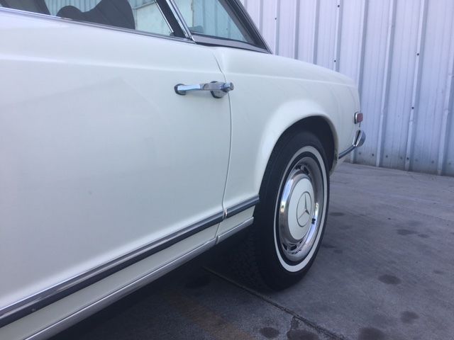 1970 White Mercedes-Benz SL-Class Convertible