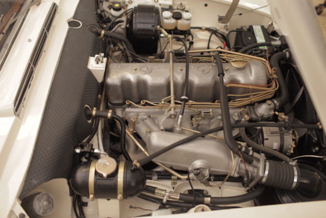 1970 White Mercedes-Benz SL-Class Convertible