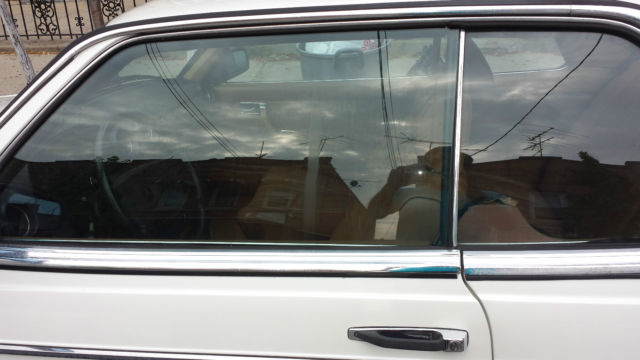 1982 WHITE Mercedes-Benz 300-Series Coupe