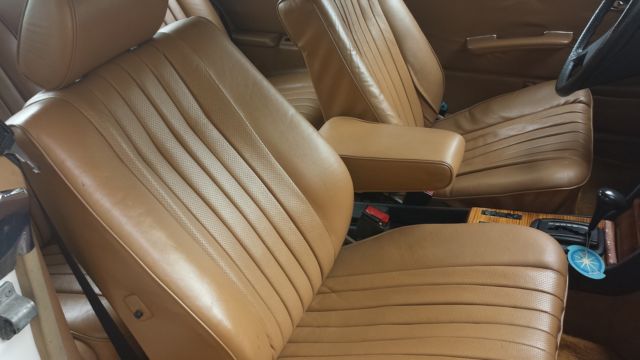 1982 WHITE Mercedes-Benz 300-Series Coupe