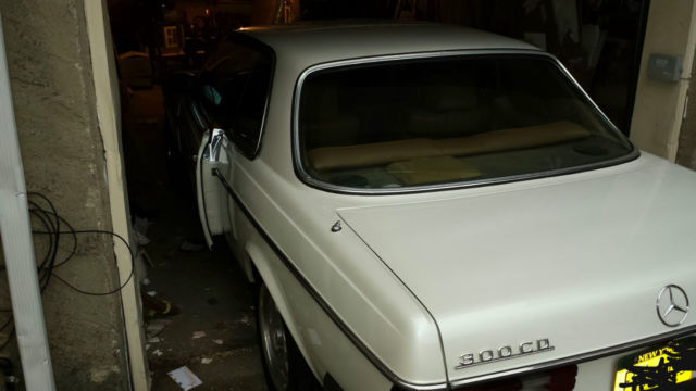 1982 WHITE Mercedes-Benz 300-Series Coupe