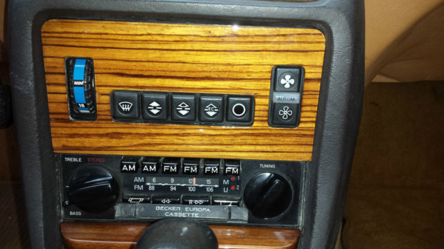 1982 WHITE Mercedes-Benz 300-Series Coupe