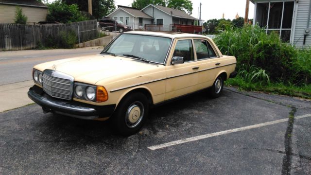 1977 Yellow Mercedes-Benz 300-Series Sedan