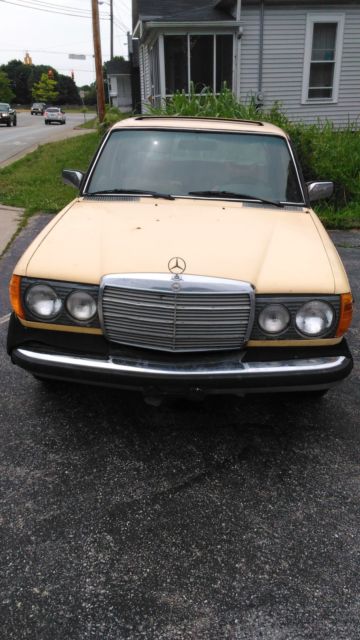 1977 Yellow Mercedes-Benz 300-Series Sedan