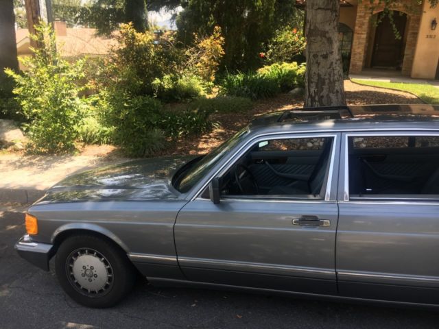 1992 Gray Mercedes-Benz 300-Series Sedan