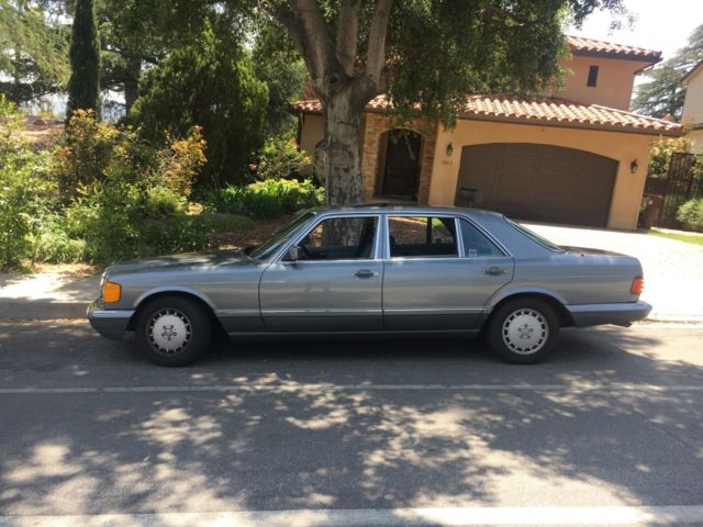 1992 Gray Mercedes-Benz 300-Series Sedan