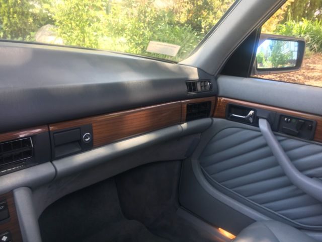 1992 Gray Mercedes-Benz 300-Series Sedan