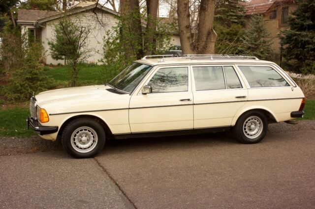 1985 Light Ivory Mercedes-Benz 300-Series Wagon