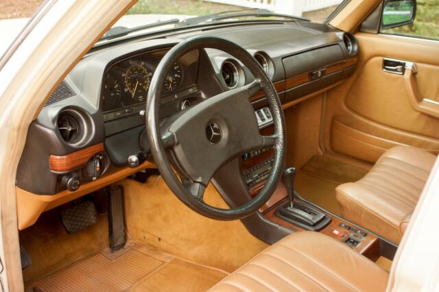 1985 Light Ivory Mercedes-Benz 300-Series Wagon