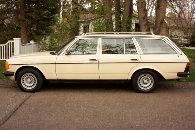 1985 Light Ivory Mercedes-Benz 300-Series Wagon