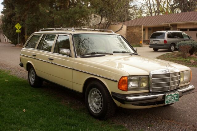 1985 Light Ivory Mercedes-Benz 300-Series Wagon