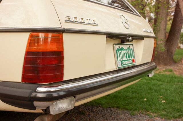 1985 Light Ivory Mercedes-Benz 300-Series Wagon