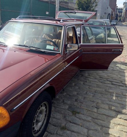 1984 orient red Mercedes-Benz 300-Series Wagon