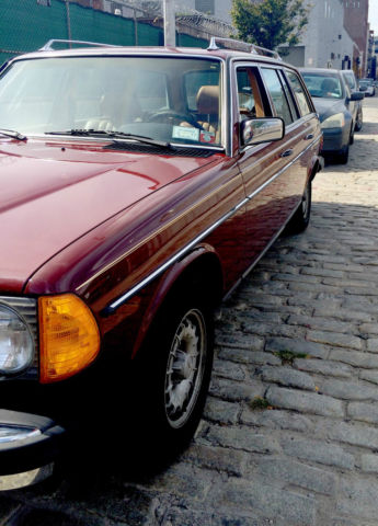 1984 orient red Mercedes-Benz 300-Series Wagon