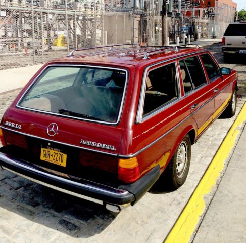 1984 orient red Mercedes-Benz 300-Series Wagon