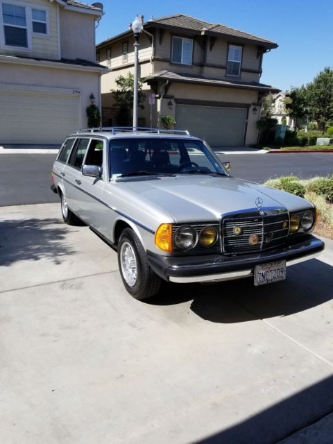 1985 Silver Mercedes-Benz 300-Series Wagon