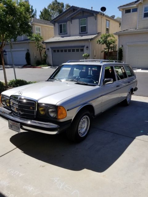 1985 Silver Mercedes-Benz 300-Series Wagon