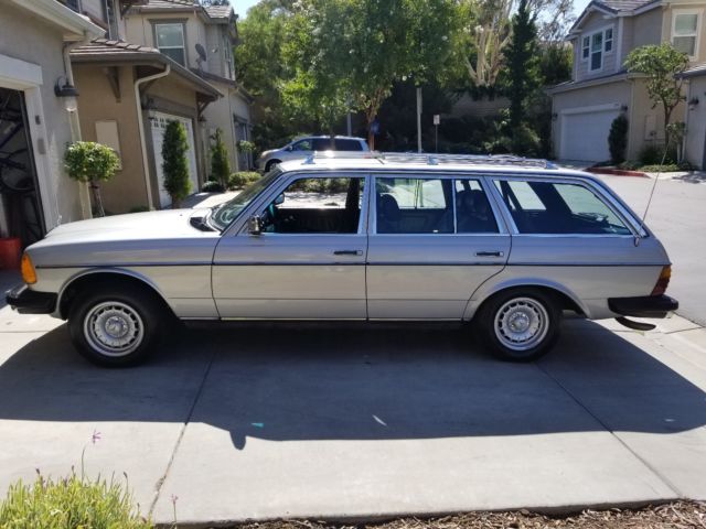 1985 Silver Mercedes-Benz 300-Series Wagon