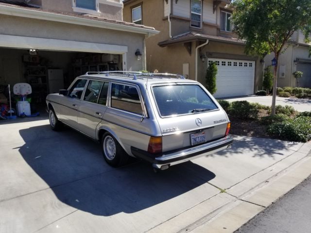 1985 Silver Mercedes-Benz 300-Series Wagon