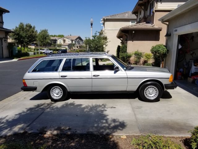 1985 Silver Mercedes-Benz 300-Series Wagon