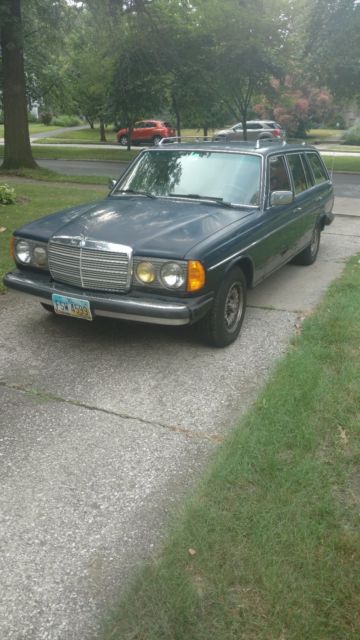 1985 Blue Mercedes-Benz 300-Series Wagon