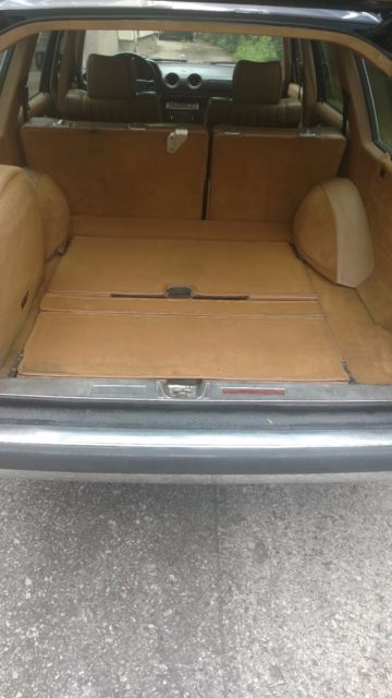 1985 Blue Mercedes-Benz 300-Series Wagon