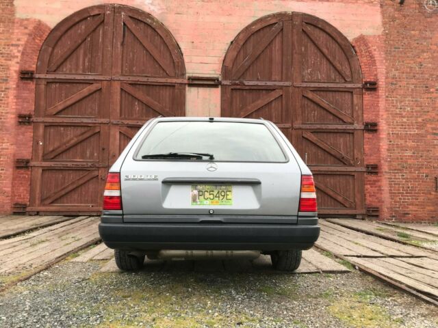 1989 Gray Mercedes-Benz 300-Series Wagon