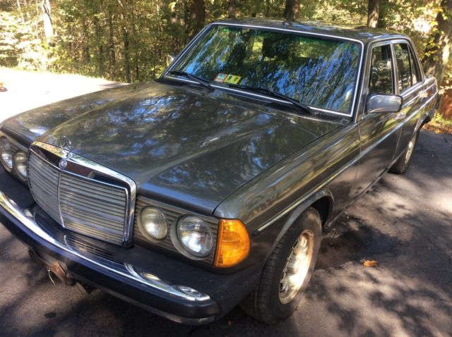 1980 Gray Mercedes-Benz 300-Series Sedan