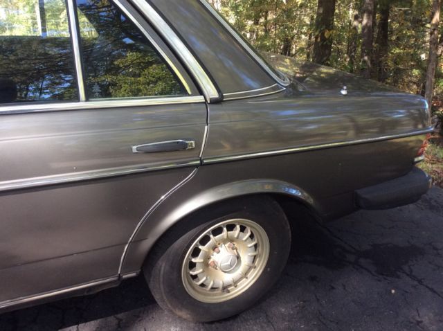 1980 Gray Mercedes-Benz 300-Series Sedan