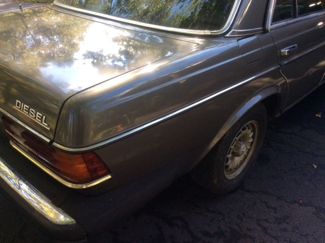 1980 Gray Mercedes-Benz 300-Series Sedan