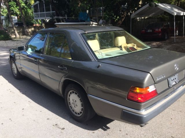 1990 anthraxite gray metallic Mercedes-Benz E-Class Sedan