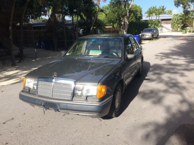 1990 anthraxite gray metallic Mercedes-Benz E-Class Sedan