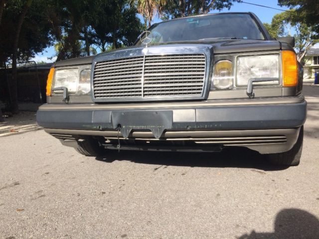 1990 anthraxite gray metallic Mercedes-Benz E-Class Sedan