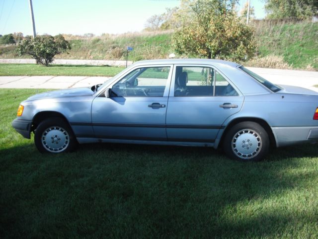 1986 Diamond blue paint code 355 Mercedes-Benz 300-Series Sedan