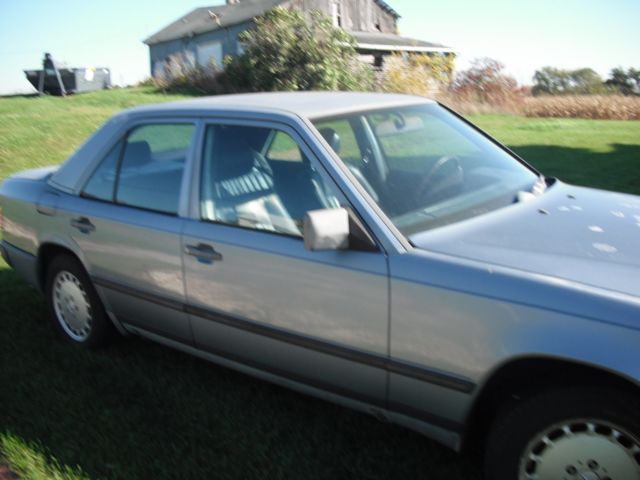 1986 Diamond blue paint code 355 Mercedes-Benz 300-Series Sedan