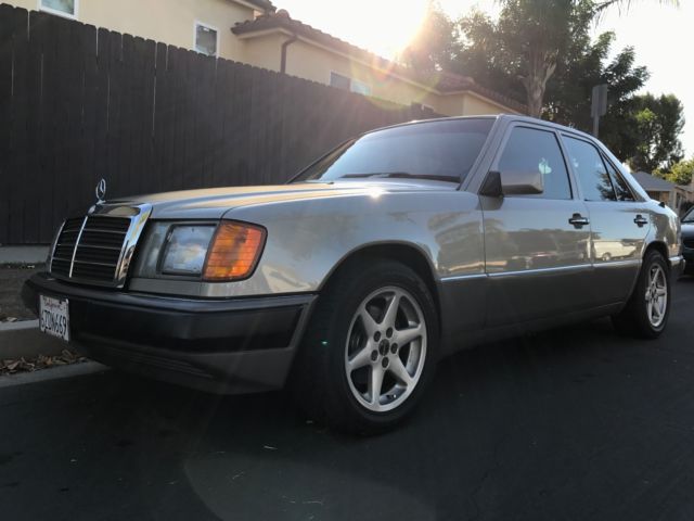 1991 Blue Mercedes-Benz 300-Series Sedan