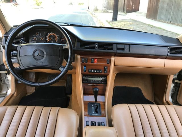 1991 Blue Mercedes-Benz 300-Series Sedan