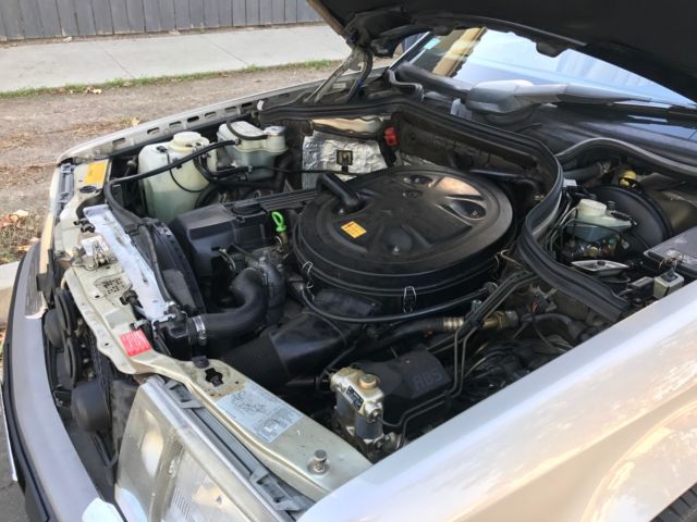 1991 Blue Mercedes-Benz 300-Series Sedan