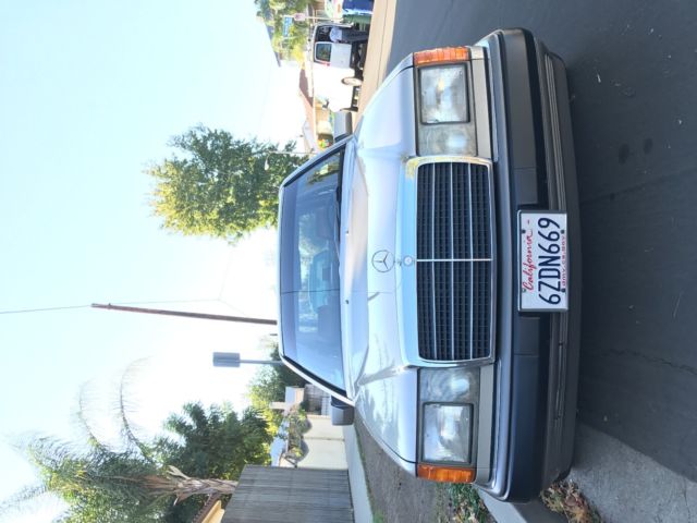 1991 Blue Mercedes-Benz 300-Series Sedan