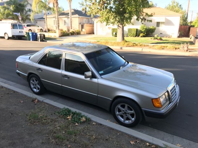 1991 Blue Mercedes-Benz 300-Series Sedan