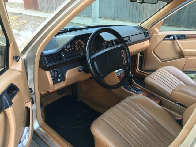 1991 Blue Mercedes-Benz 300-Series Sedan