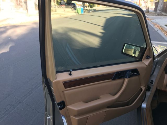1991 Blue Mercedes-Benz 300-Series Sedan