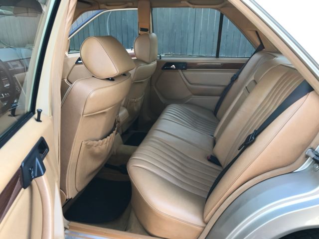 1991 Blue Mercedes-Benz 300-Series Sedan