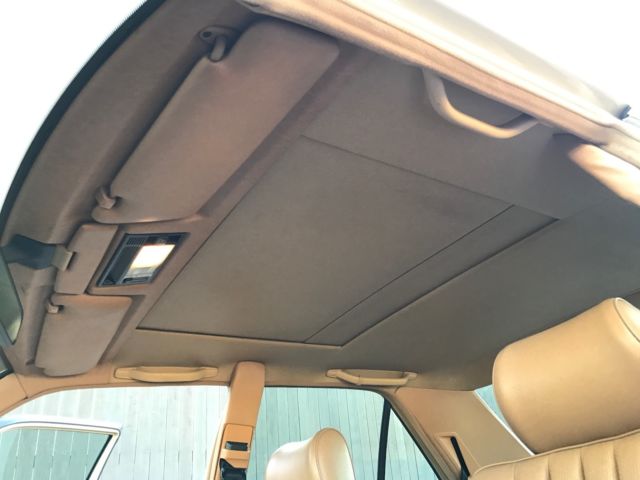 1991 Blue Mercedes-Benz 300-Series Sedan