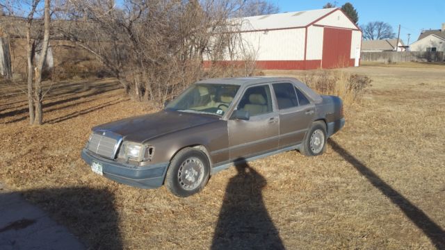 1988 Brown Mercedes-Benz 300-Series Sedan