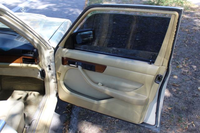 1981 Mercedes-Benz 300-Series