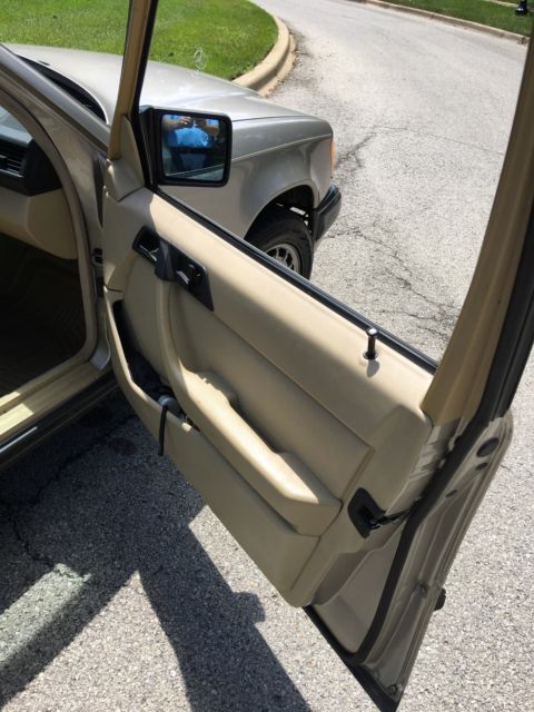 1989 Mercedes-Benz 300-Series