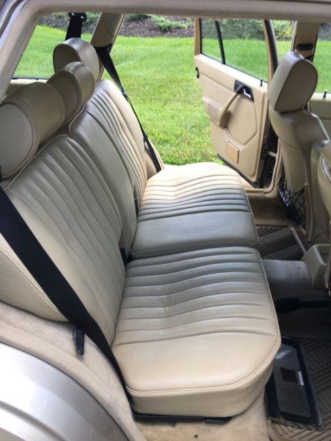 1989 Mercedes-Benz 300-Series